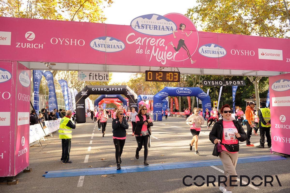 Llegada de la Carrera de la Mujer de Barcelona (ARCO IZQUIERDO 57)