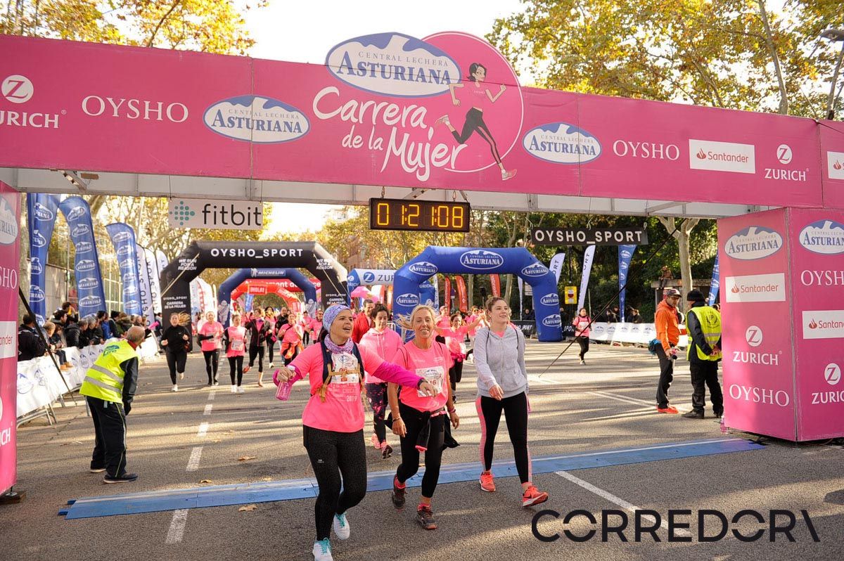 Llegada de la Carrera de la Mujer de Barcelona (ARCO IZQUIERDO 57)
