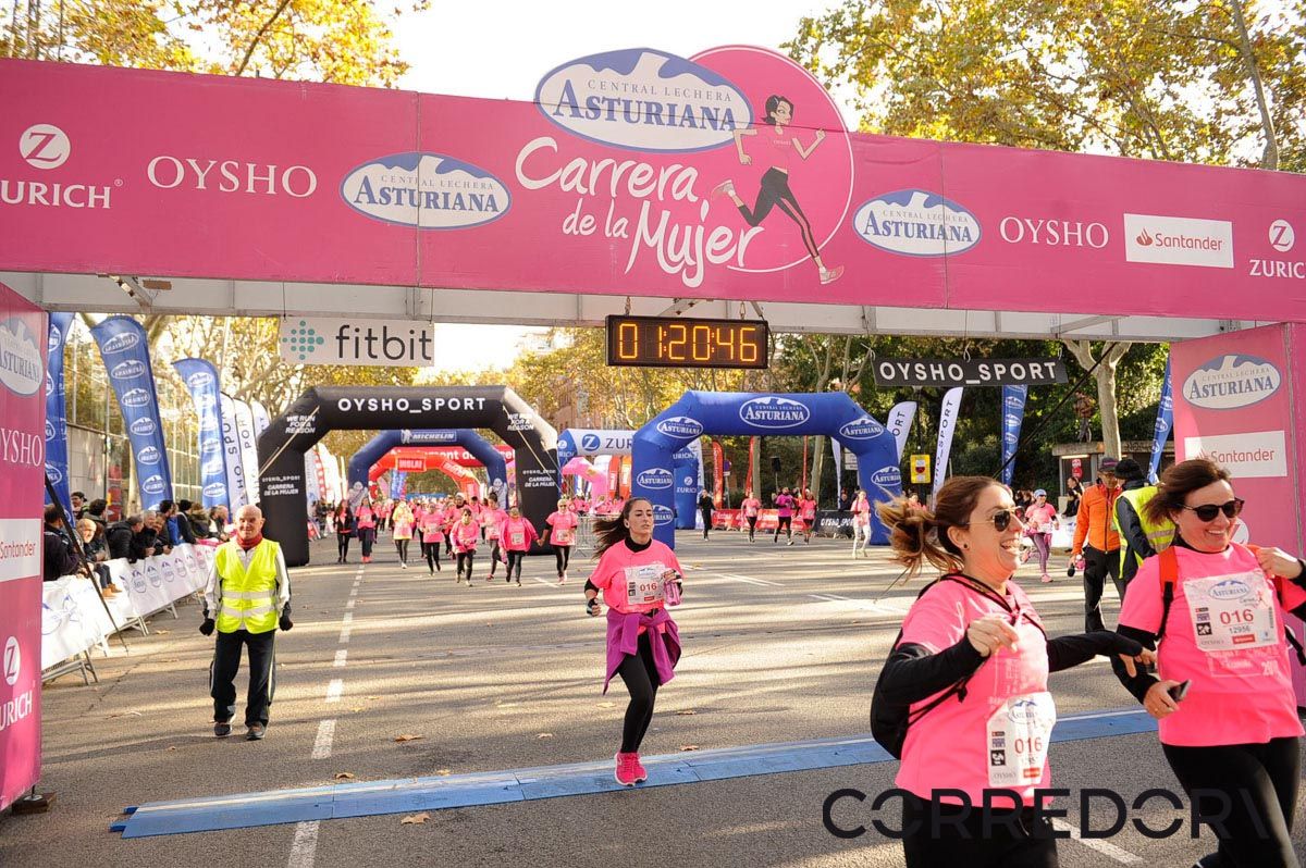 Llegada de la Carrera de la Mujer de Barcelona (ARCO IZQUIERDO 56)