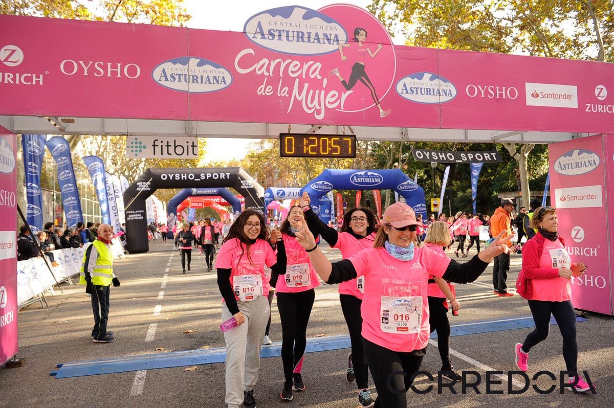 Llegada de la Carrera de la Mujer de Barcelona (ARCO IZQUIERDO 57)