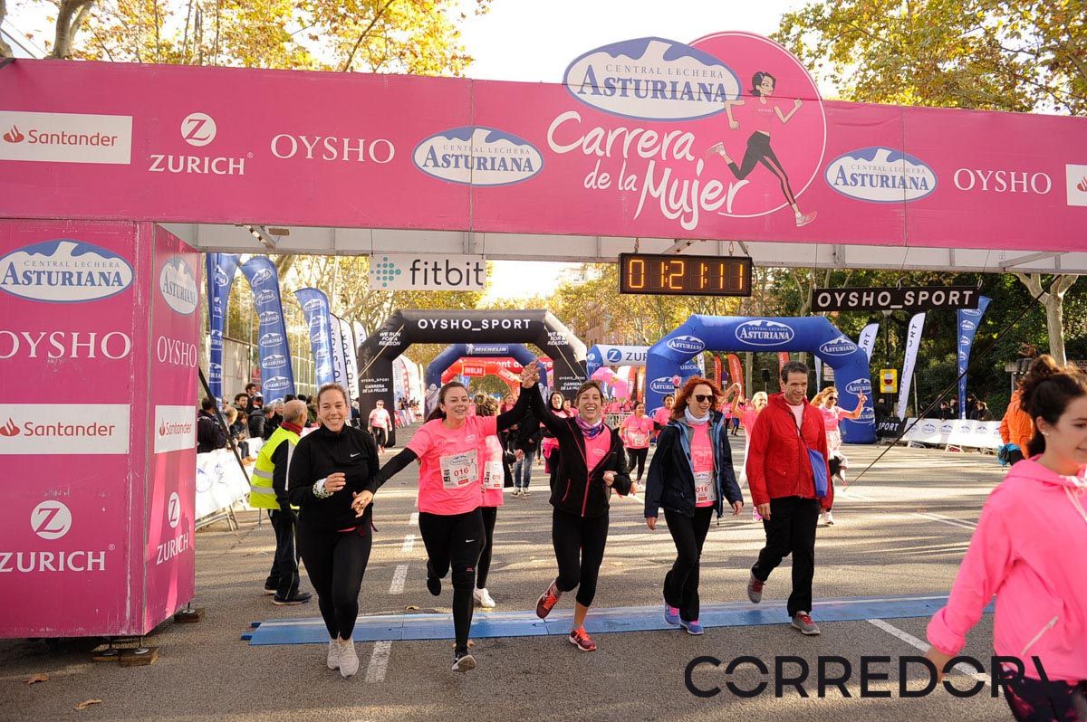 Llegada de la Carrera de la Mujer de Barcelona (ARCO IZQUIERDO 57)