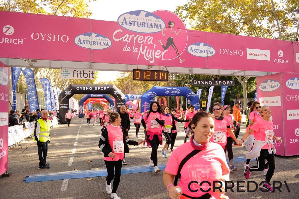 Llegada de la Carrera de la Mujer de Barcelona (ARCO IZQUIERDO 57)