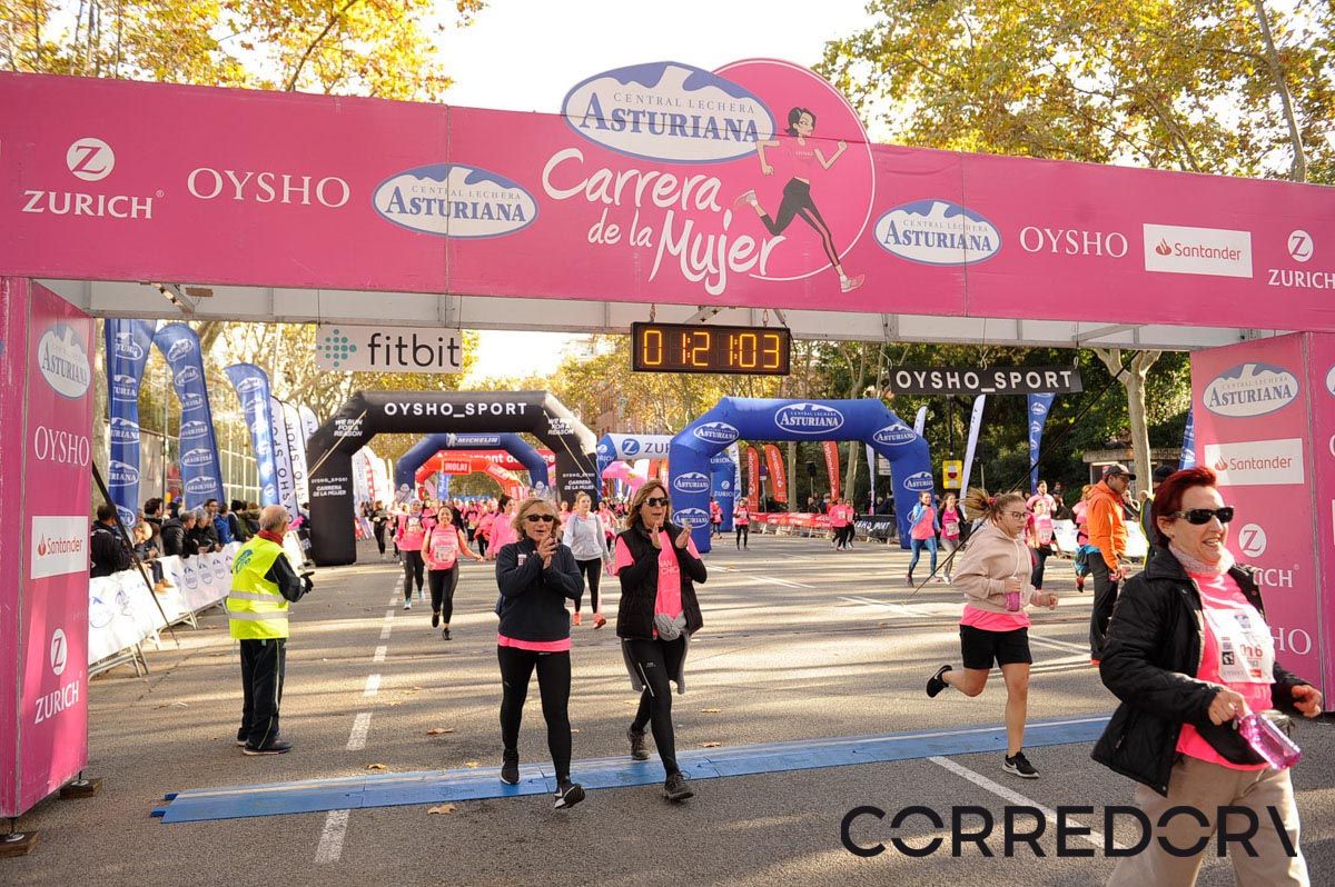 Llegada de la Carrera de la Mujer de Barcelona (ARCO IZQUIERDO 57)