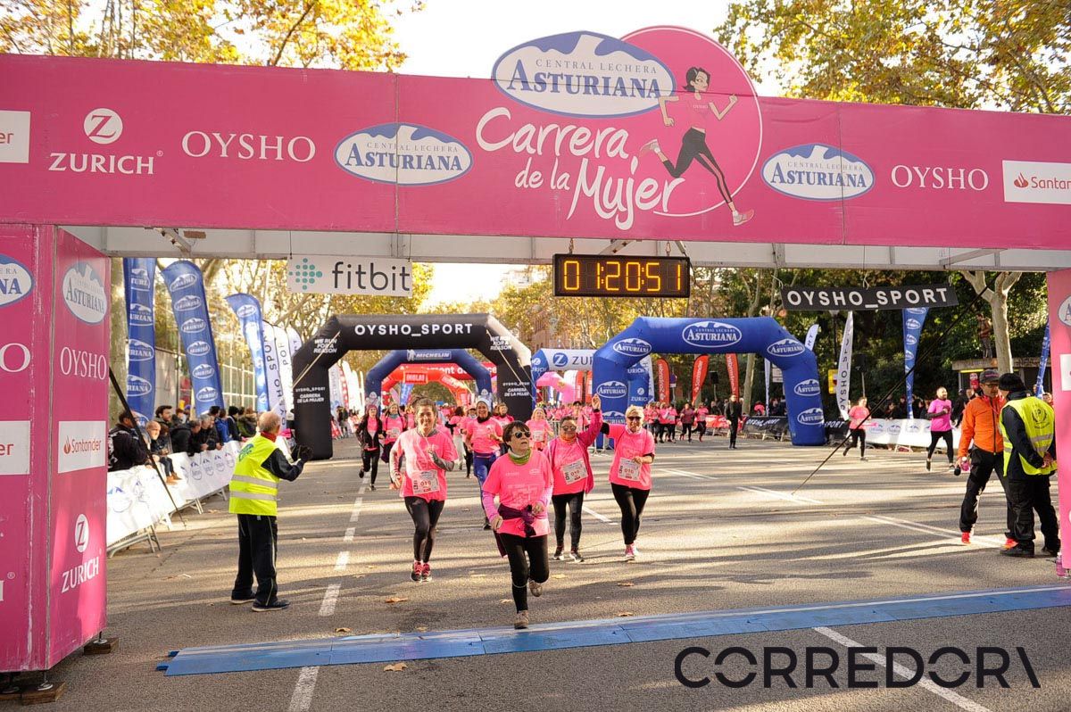 Llegada de la Carrera de la Mujer de Barcelona (ARCO IZQUIERDO 56)