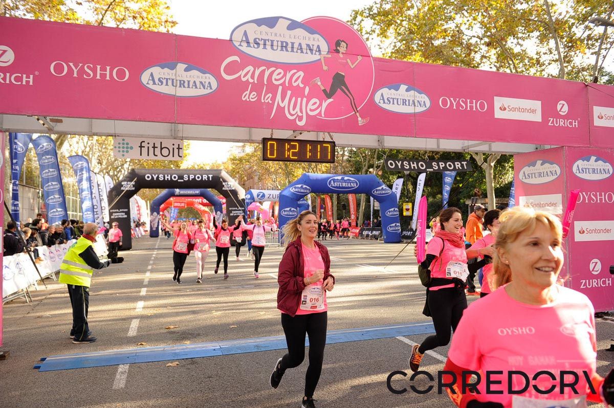 Llegada de la Carrera de la Mujer de Barcelona (ARCO IZQUIERDO 57)