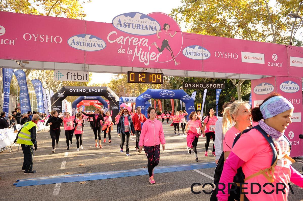Llegada de la Carrera de la Mujer de Barcelona (ARCO IZQUIERDO 57)