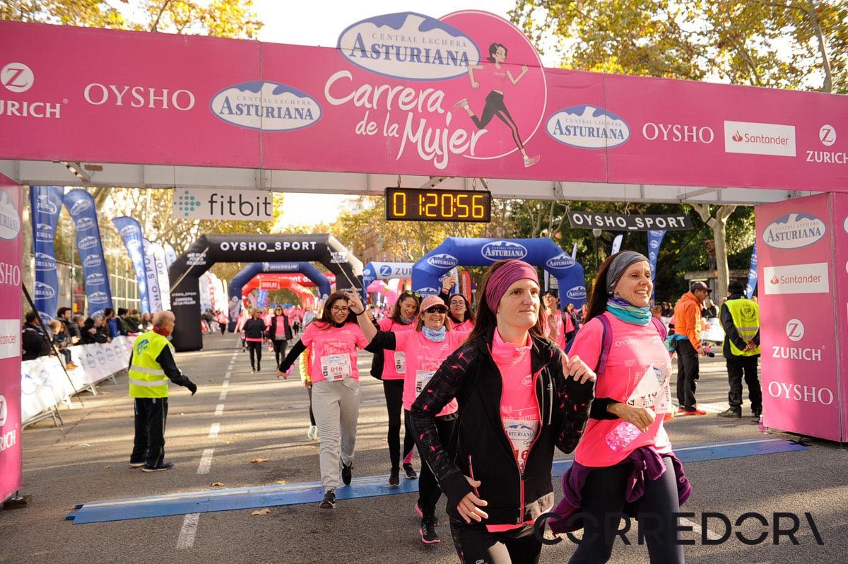 Llegada de la Carrera de la Mujer de Barcelona (ARCO IZQUIERDO 57)