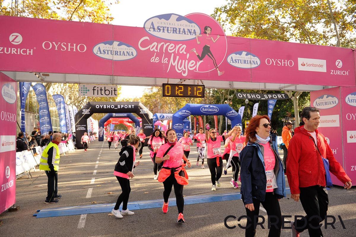Llegada de la Carrera de la Mujer de Barcelona (ARCO IZQUIERDO 57)
