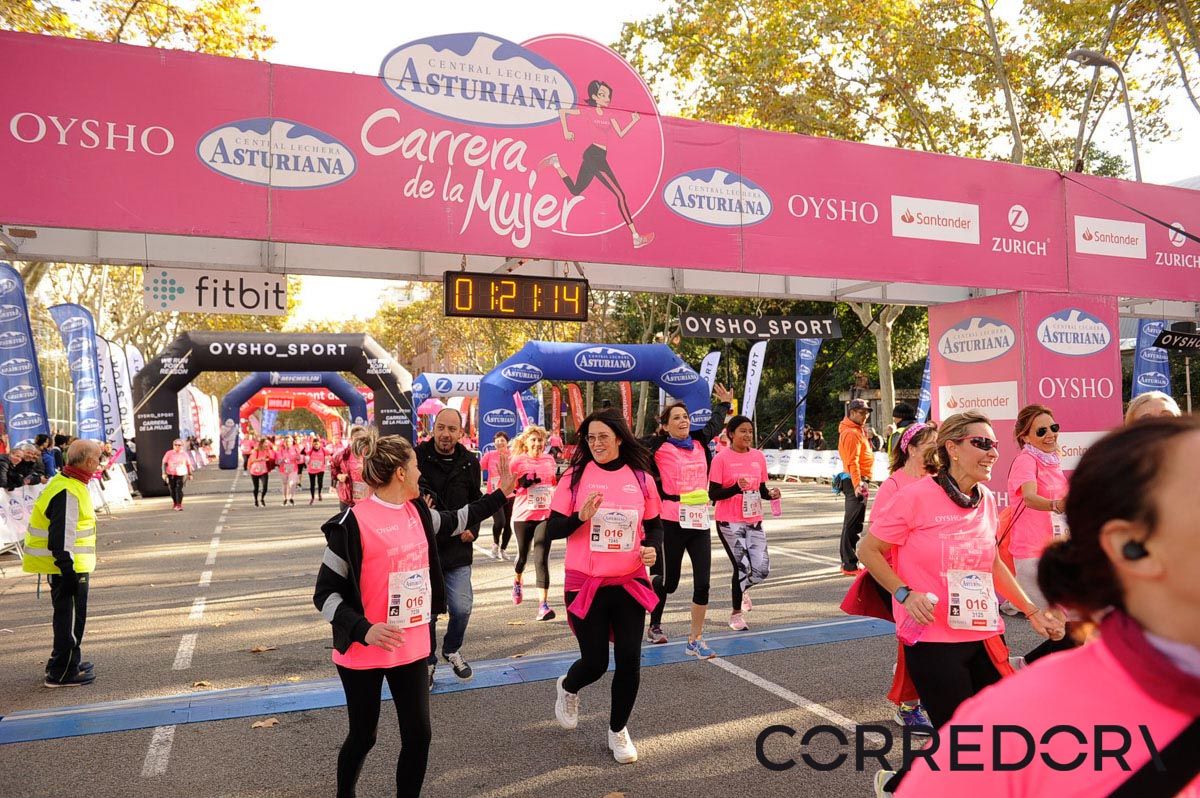 Llegada de la Carrera de la Mujer de Barcelona (ARCO IZQUIERDO 57)