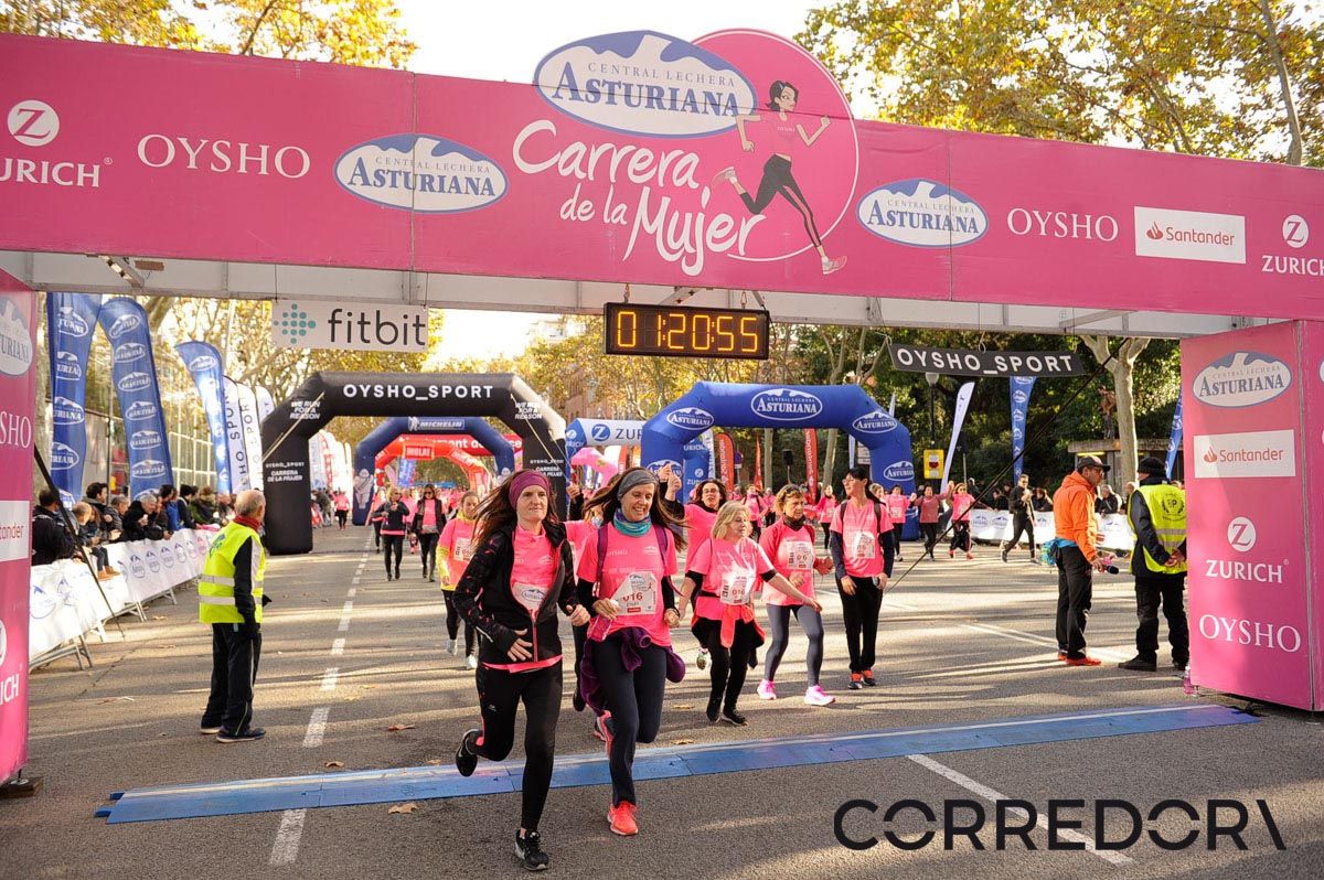 Llegada de la Carrera de la Mujer de Barcelona (ARCO IZQUIERDO 57)