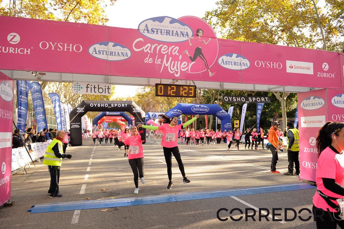 Llegada de la Carrera de la Mujer de Barcelona (ARCO IZQUIERDO 57)