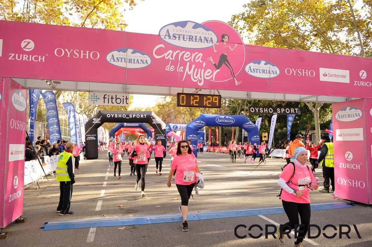 Llegada de la Carrera de la Mujer de Barcelona (ARCO IZQUIERDO 57)