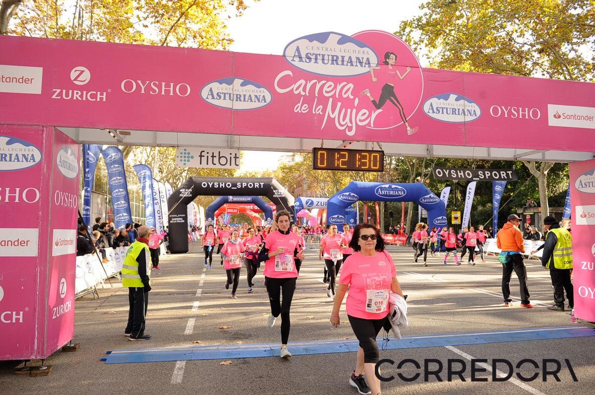 Llegada de la Carrera de la Mujer de Barcelona (ARCO IZQUIERDO 57)