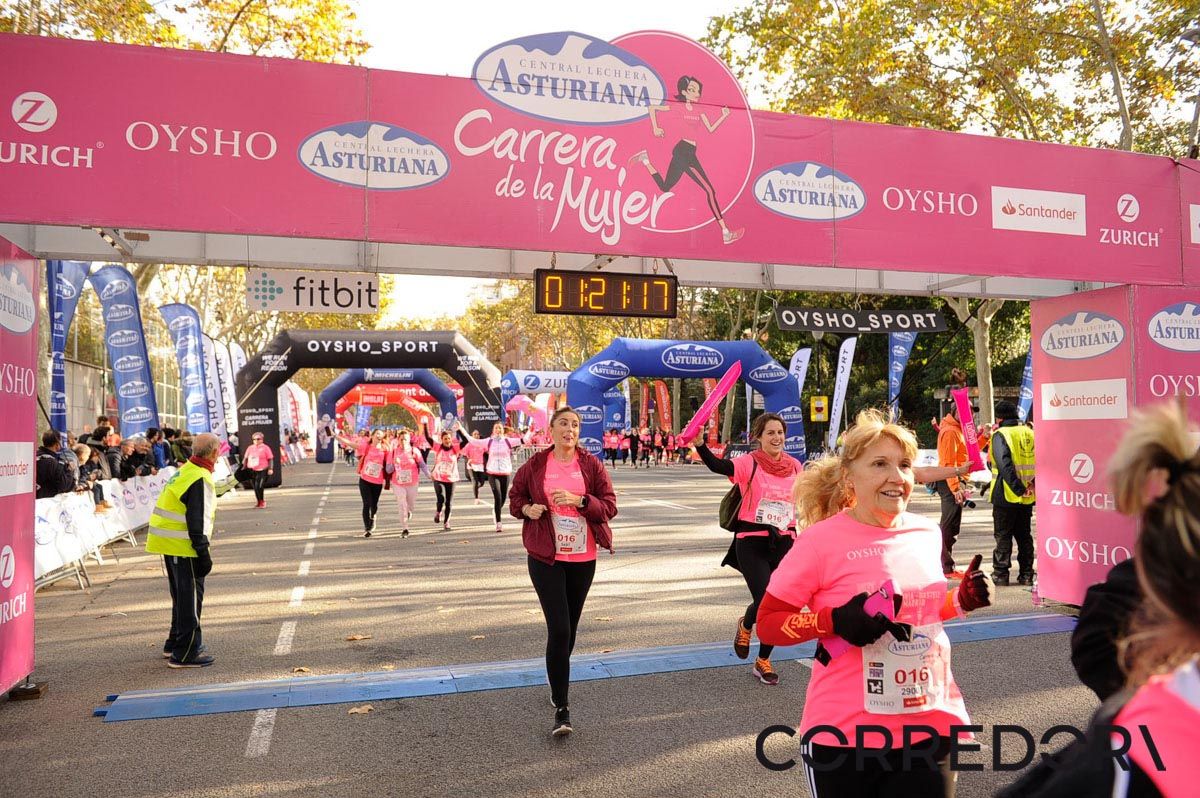 Llegada de la Carrera de la Mujer de Barcelona (ARCO IZQUIERDO 57)