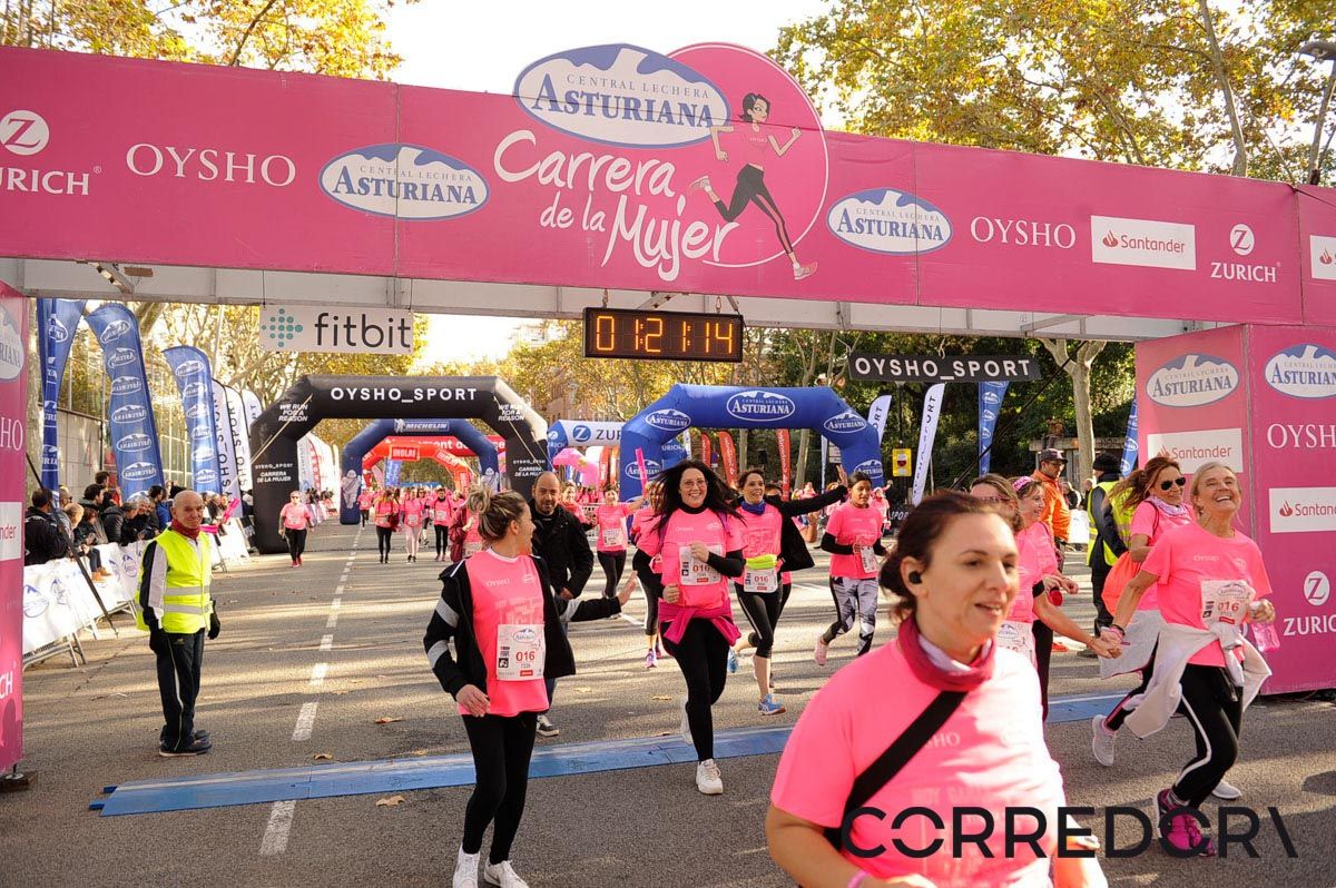 Llegada de la Carrera de la Mujer de Barcelona (ARCO IZQUIERDO 57)