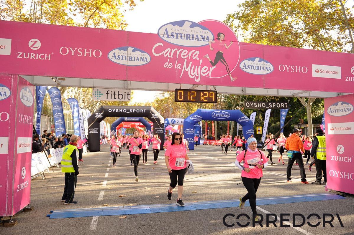 Llegada de la Carrera de la Mujer de Barcelona (ARCO IZQUIERDO 57)