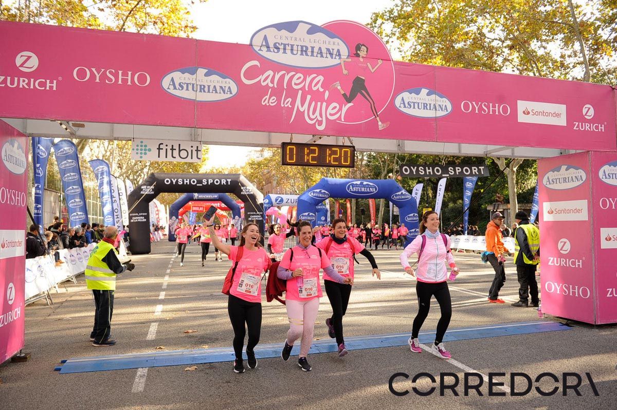 Llegada de la Carrera de la Mujer de Barcelona (ARCO IZQUIERDO 57)
