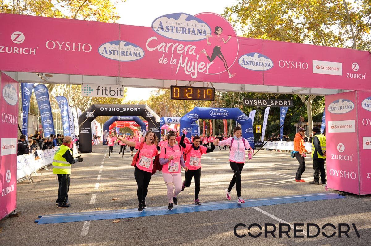 Llegada de la Carrera de la Mujer de Barcelona (ARCO IZQUIERDO 57)