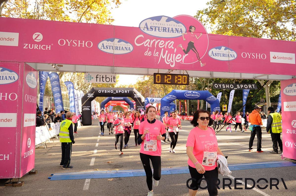 Llegada de la Carrera de la Mujer de Barcelona (ARCO IZQUIERDO 57)