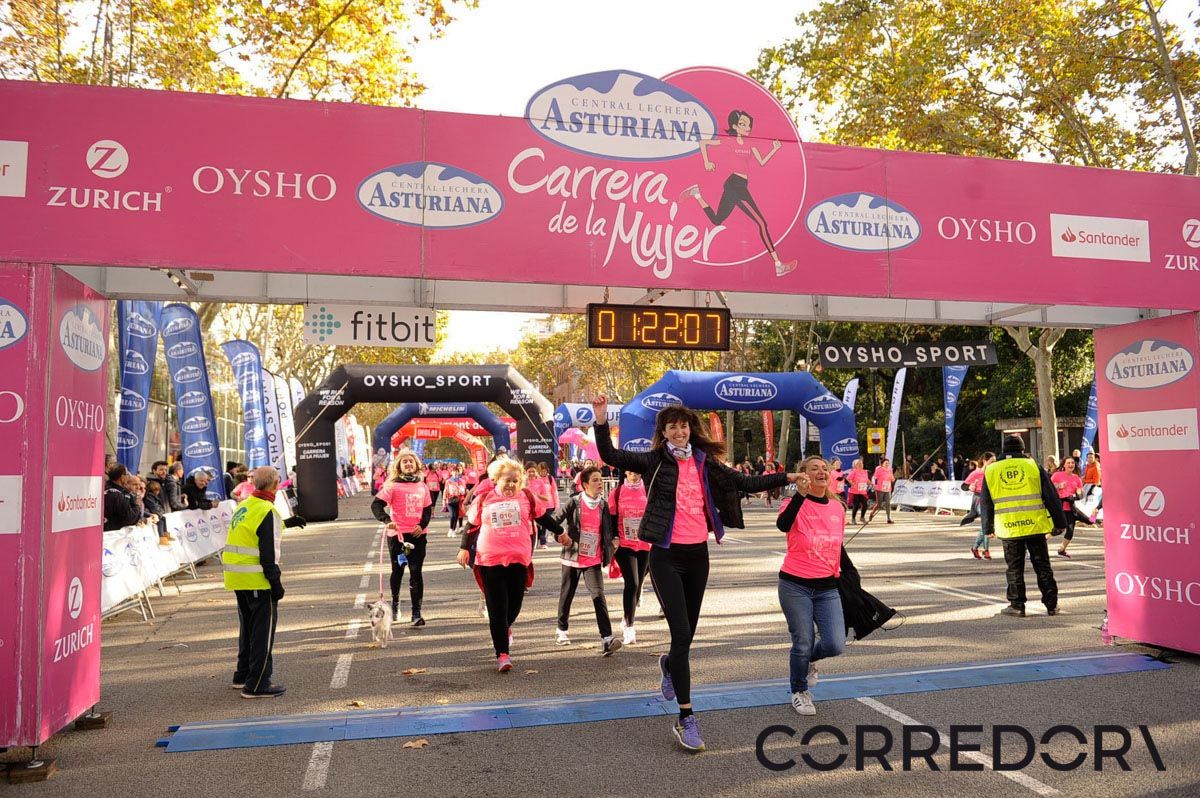 Llegada de la Carrera de la Mujer de Barcelona (ARCO IZQUIERDO 59)