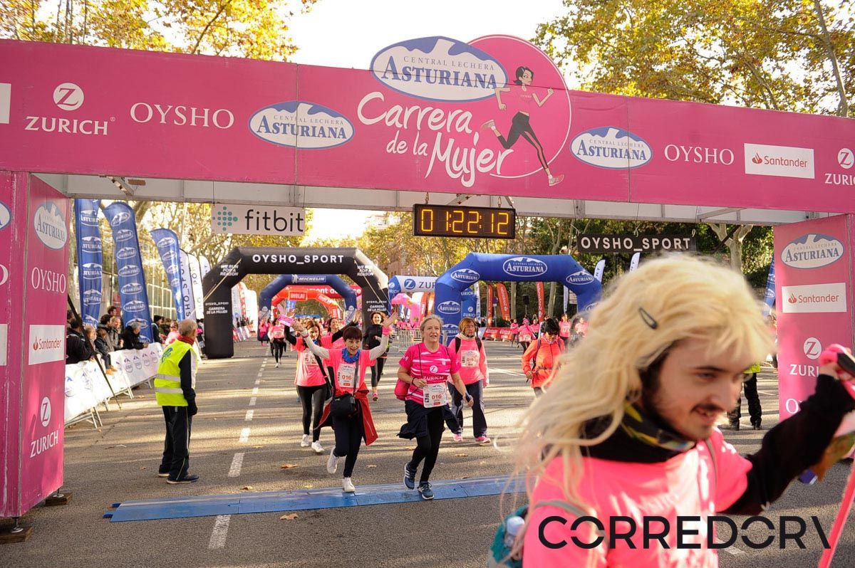 Llegada de la Carrera de la Mujer de Barcelona (ARCO IZQUIERDO 59)