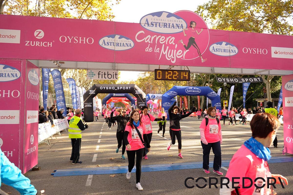 Llegada de la Carrera de la Mujer de Barcelona (ARCO IZQUIERDO 59)