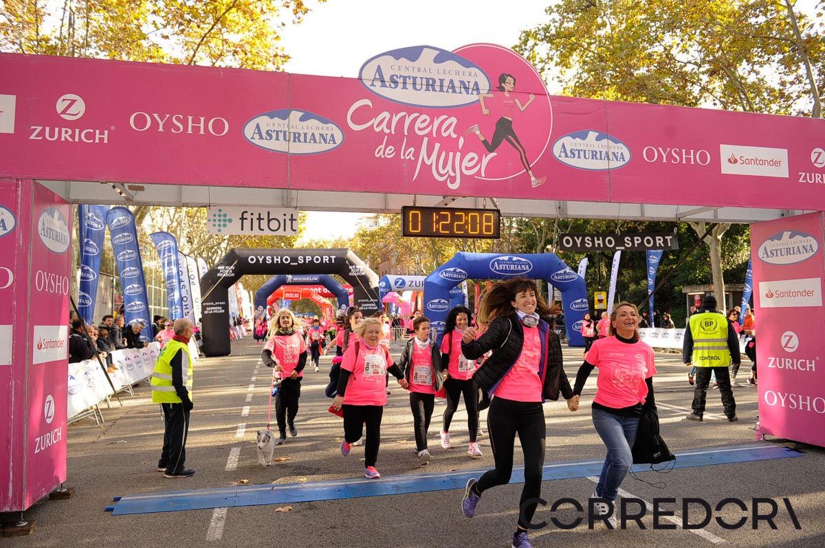 Llegada de la Carrera de la Mujer de Barcelona (ARCO IZQUIERDO 59)
