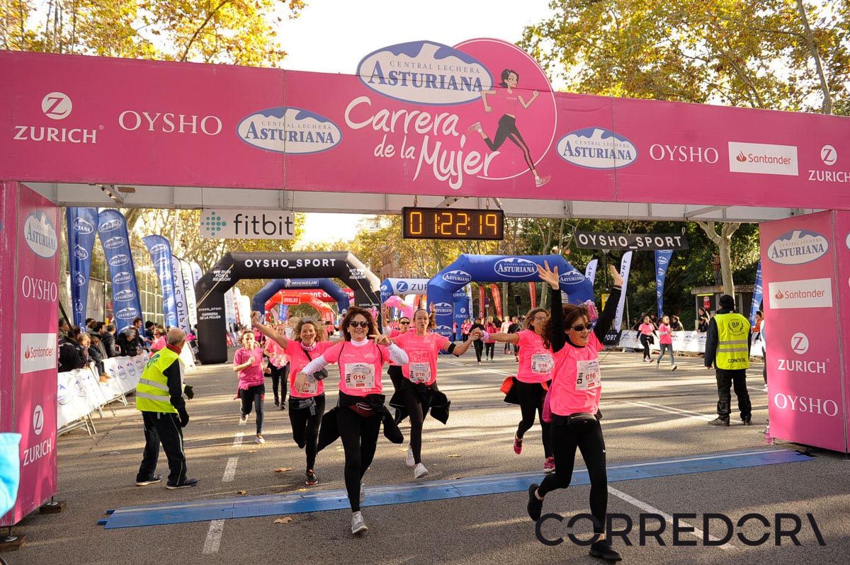 Llegada de la Carrera de la Mujer de Barcelona (ARCO IZQUIERDO 59)