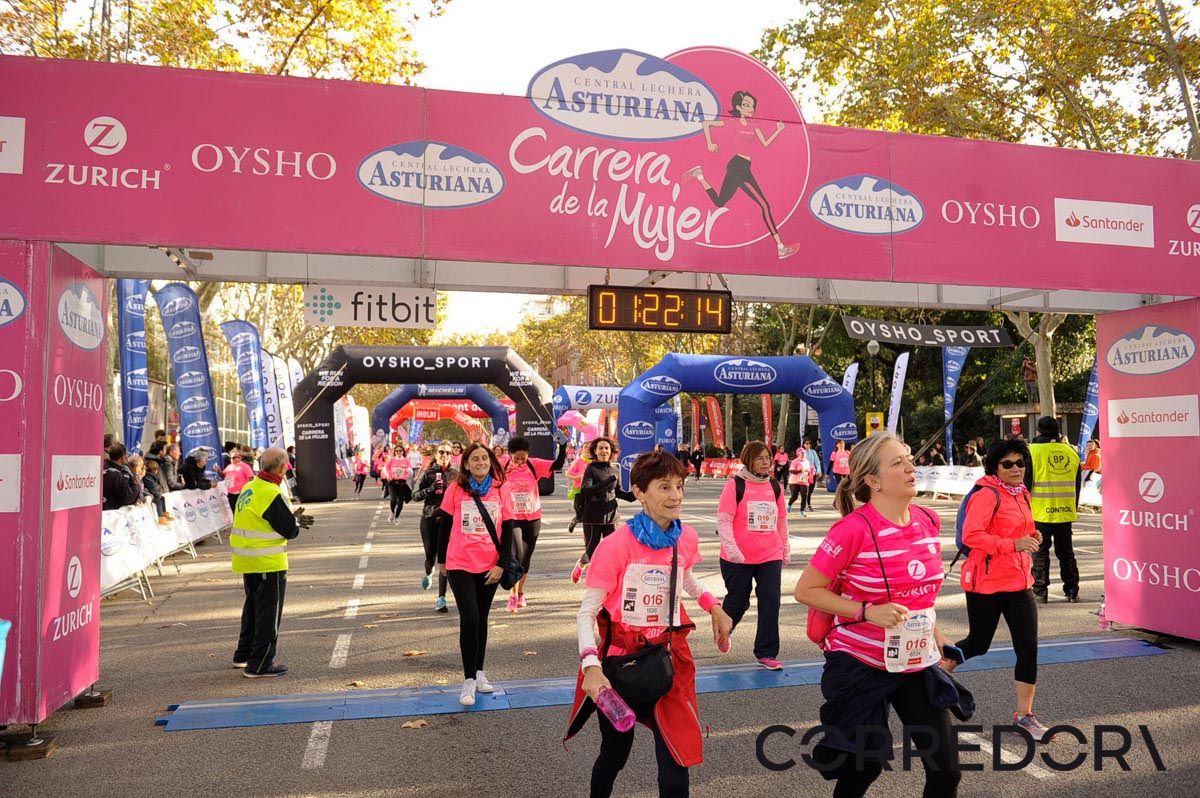 Llegada de la Carrera de la Mujer de Barcelona (ARCO IZQUIERDO 59)