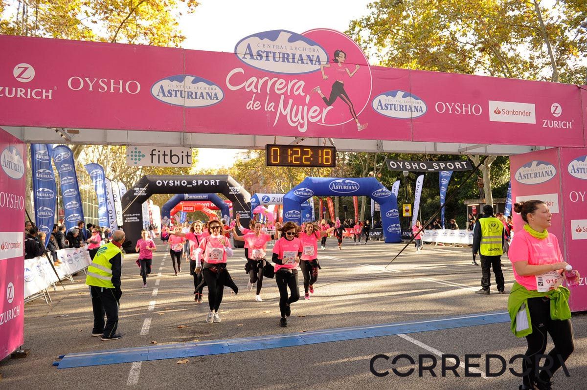 Llegada de la Carrera de la Mujer de Barcelona (ARCO IZQUIERDO 59)