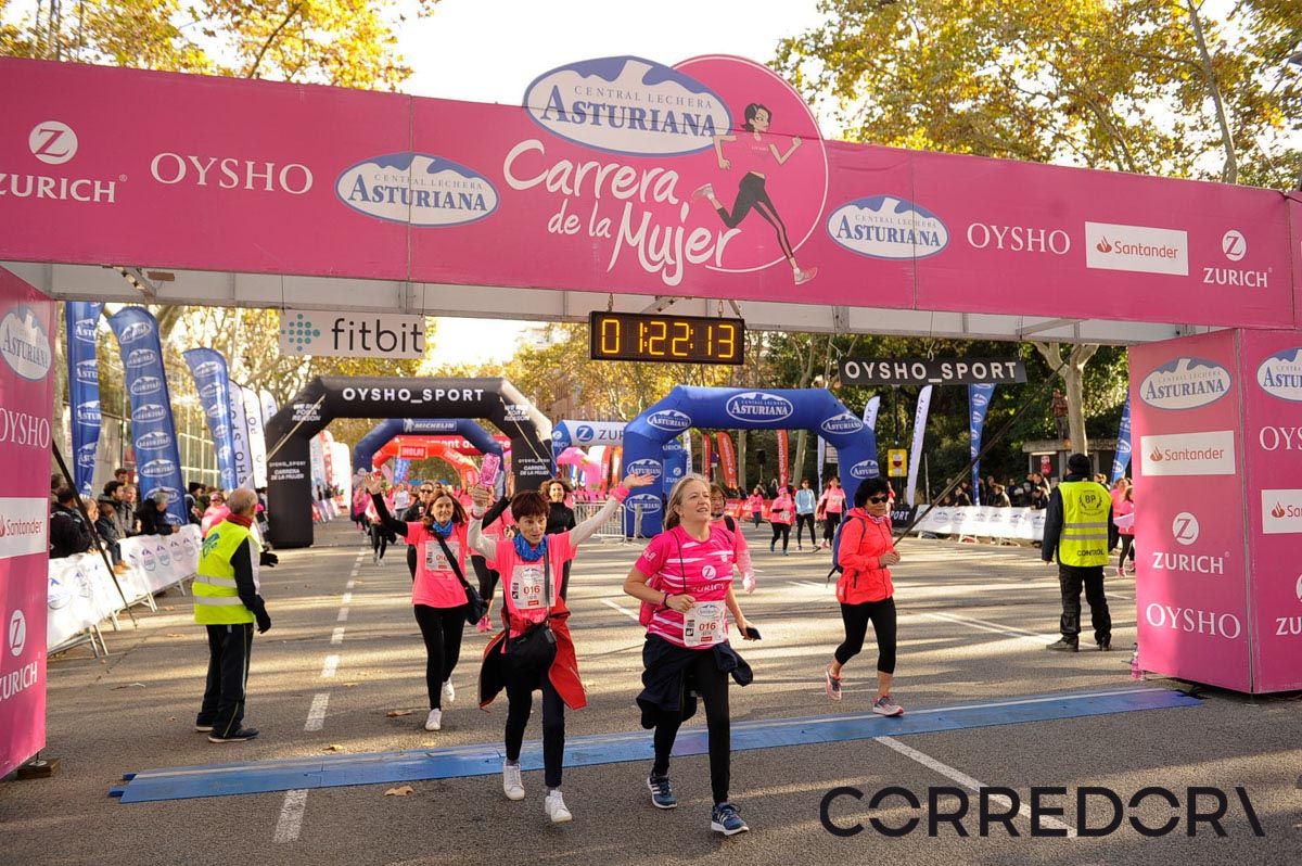 Llegada de la Carrera de la Mujer de Barcelona (ARCO IZQUIERDO 59)