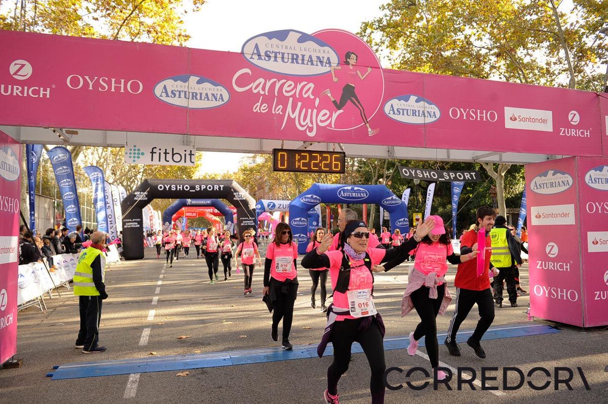 Llegada de la Carrera de la Mujer de Barcelona (ARCO IZQUIERDO 59)