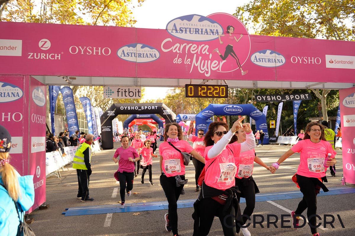 Llegada de la Carrera de la Mujer de Barcelona (ARCO IZQUIERDO 59)