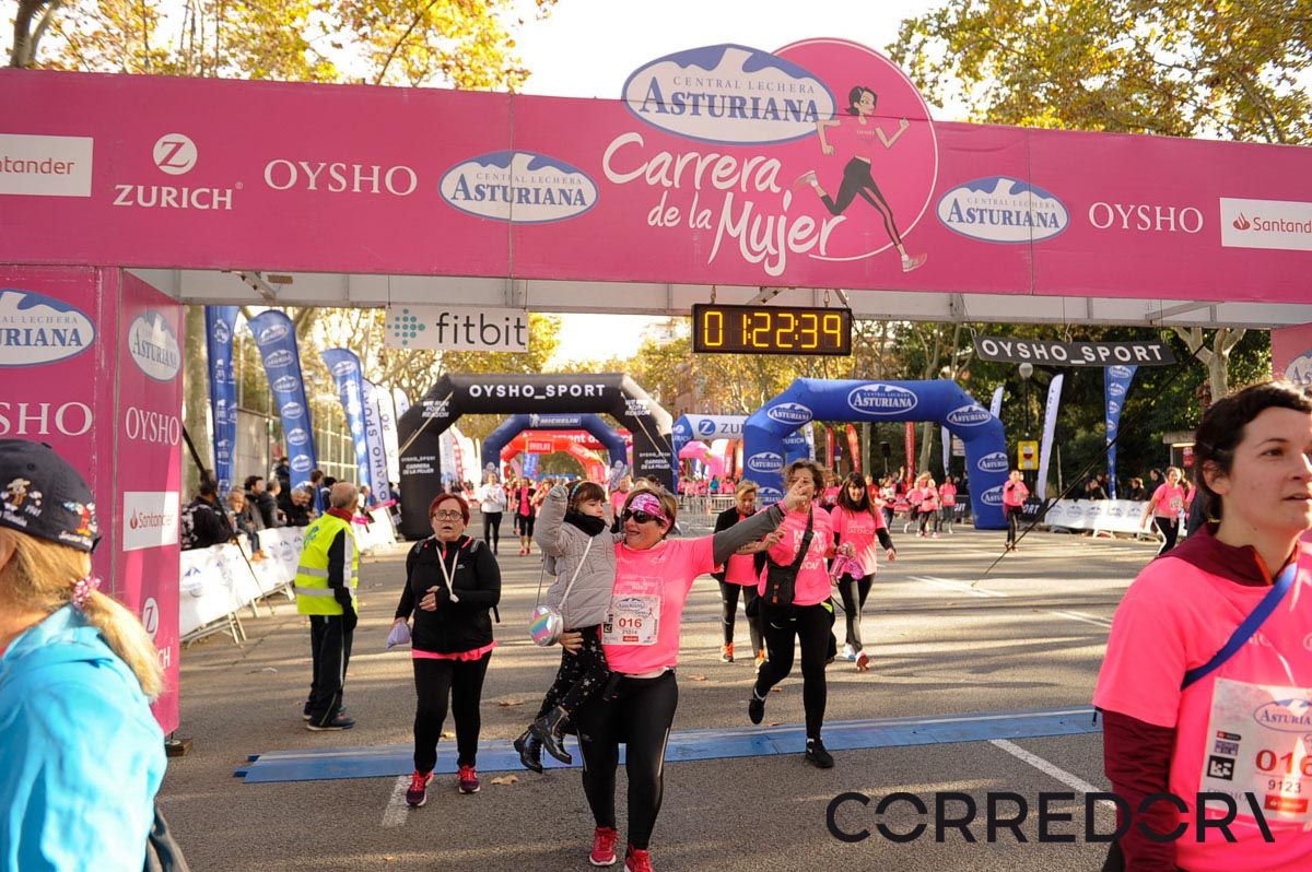 Llegada de la Carrera de la Mujer de Barcelona (ARCO IZQUIERDO 60)