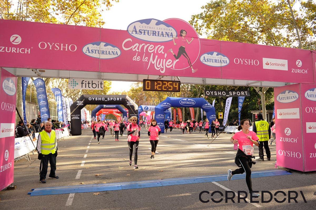 Llegada de la Carrera de la Mujer de Barcelona (ARCO IZQUIERDO 60)