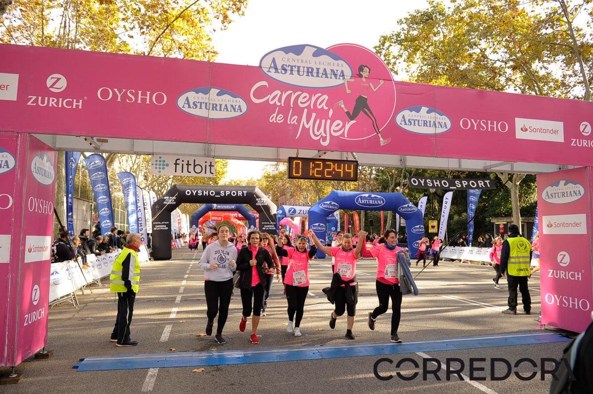 Llegada de la Carrera de la Mujer de Barcelona (ARCO IZQUIERDO 60)