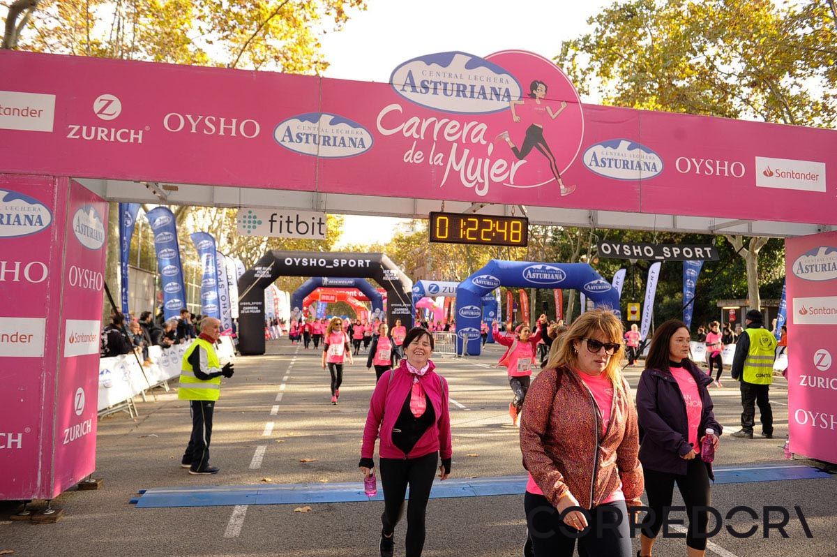 Llegada de la Carrera de la Mujer de Barcelona (ARCO IZQUIERDO 60)