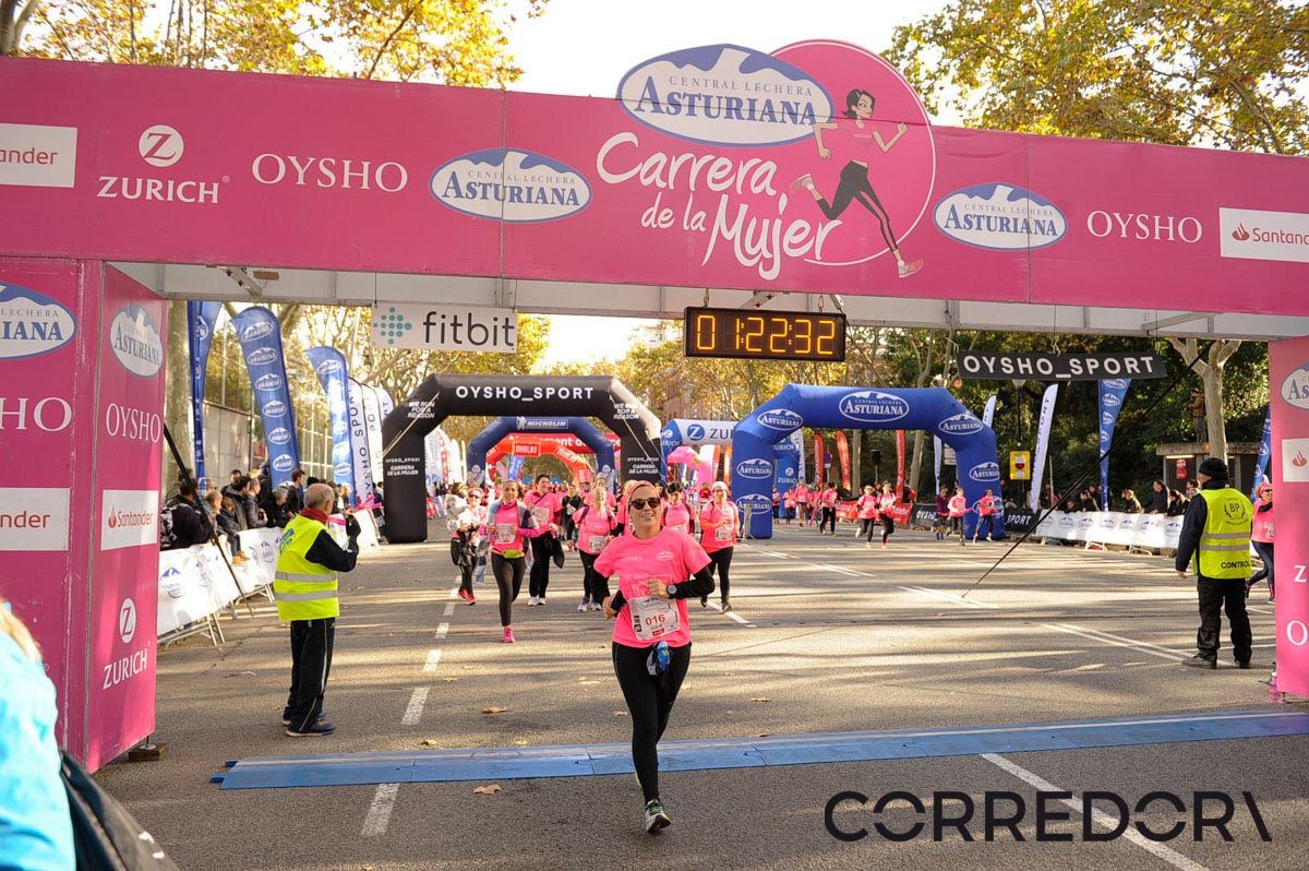 Llegada de la Carrera de la Mujer de Barcelona (ARCO IZQUIERDO 59)