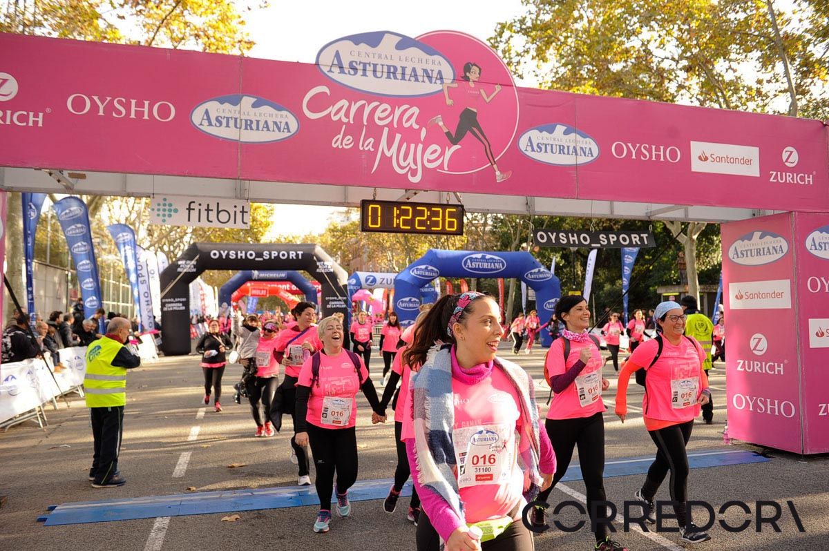 Llegada de la Carrera de la Mujer de Barcelona (ARCO IZQUIERDO 59)