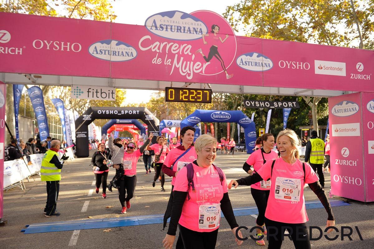 Llegada de la Carrera de la Mujer de Barcelona (ARCO IZQUIERDO 60)