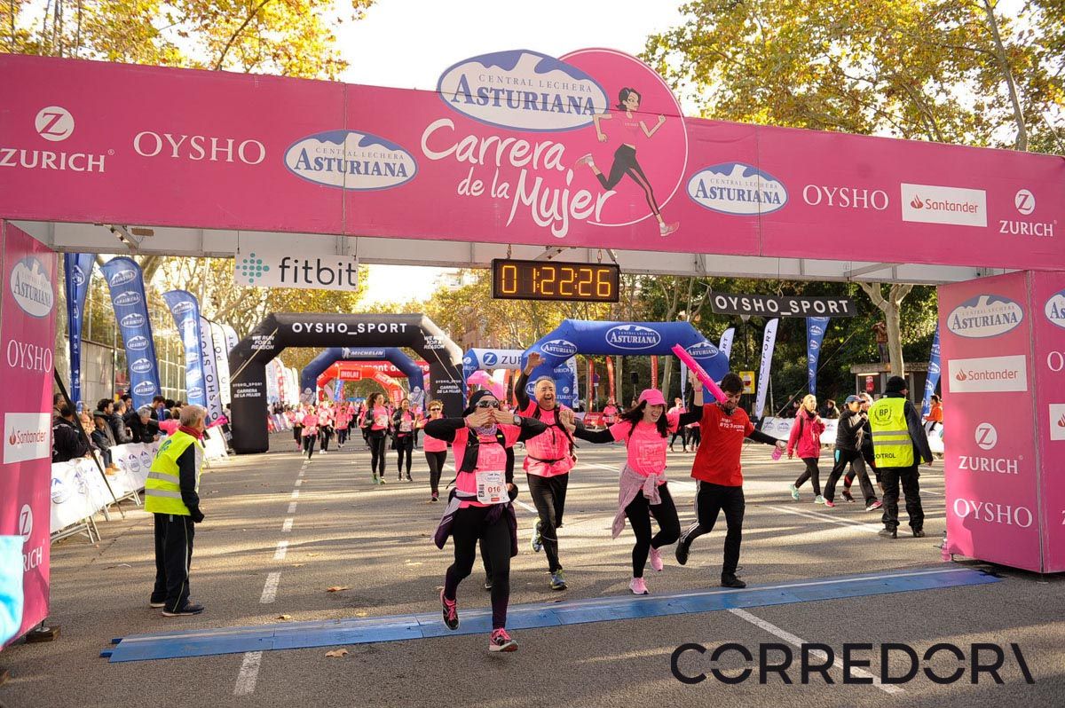 Llegada de la Carrera de la Mujer de Barcelona (ARCO IZQUIERDO 59)