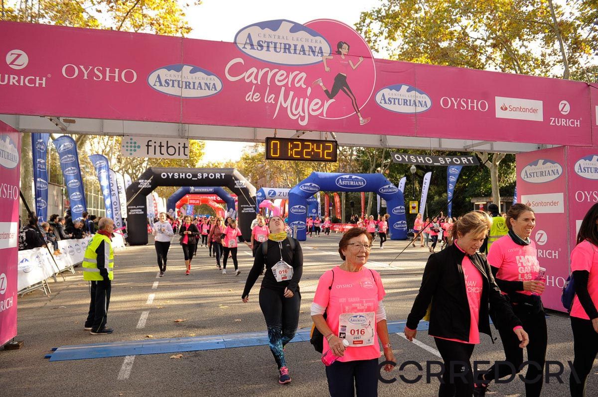 Llegada de la Carrera de la Mujer de Barcelona (ARCO IZQUIERDO 60)