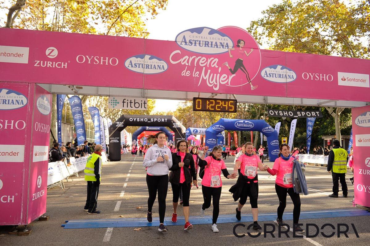 Llegada de la Carrera de la Mujer de Barcelona (ARCO IZQUIERDO 60)