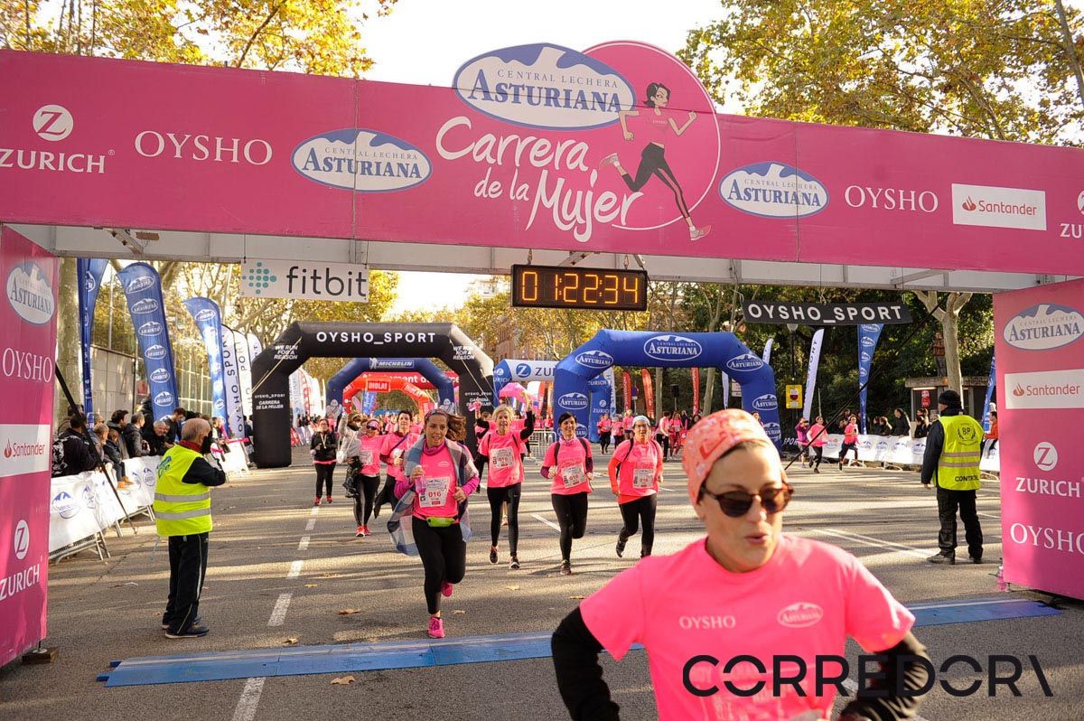 Llegada de la Carrera de la Mujer de Barcelona (ARCO IZQUIERDO 59)