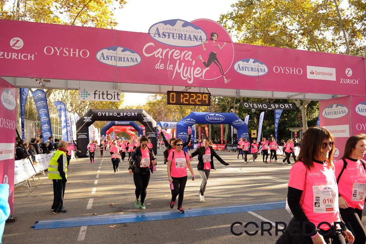 Llegada de la Carrera de la Mujer de Barcelona (ARCO IZQUIERDO 59)