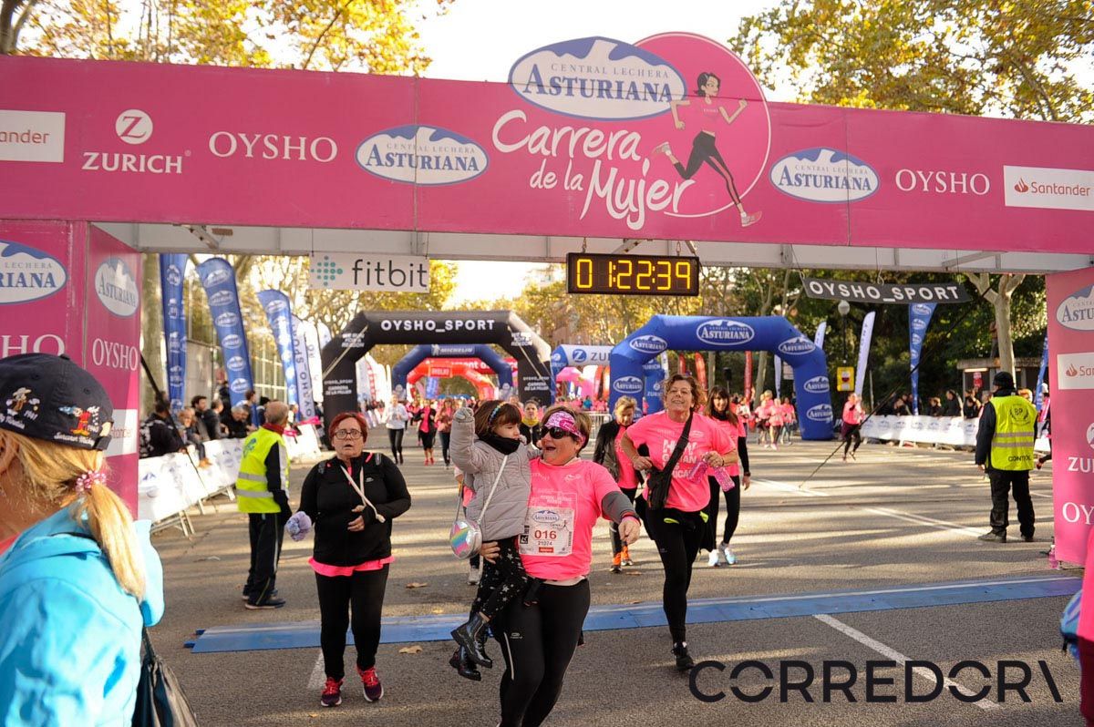 Llegada de la Carrera de la Mujer de Barcelona (ARCO IZQUIERDO 60)