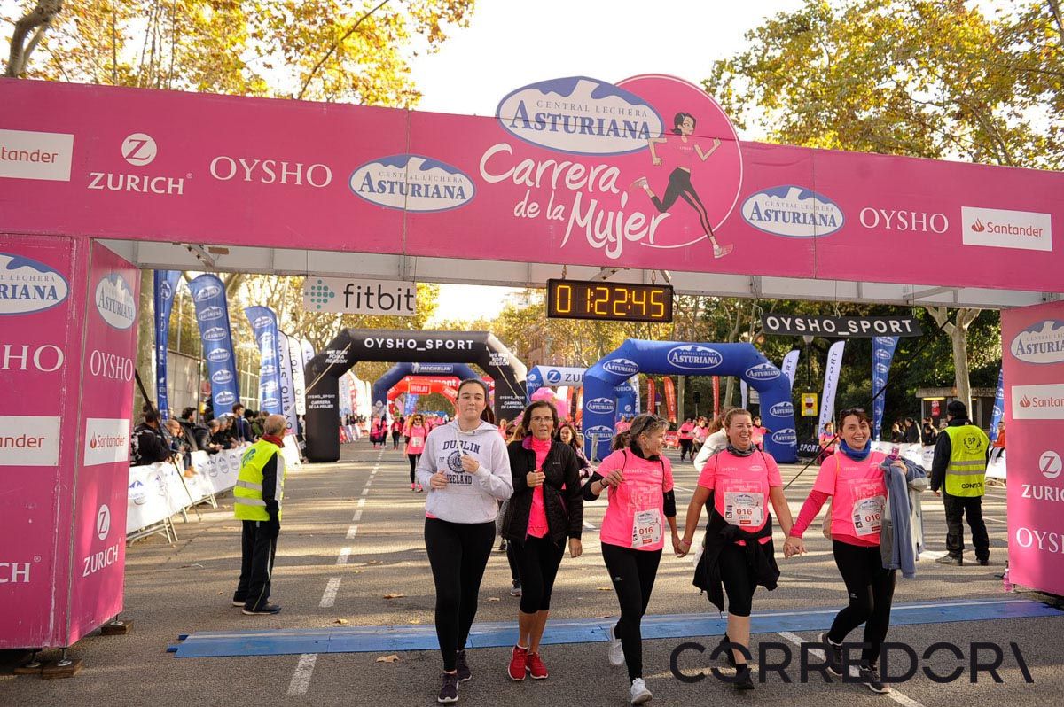 Llegada de la Carrera de la Mujer de Barcelona (ARCO IZQUIERDO 60)