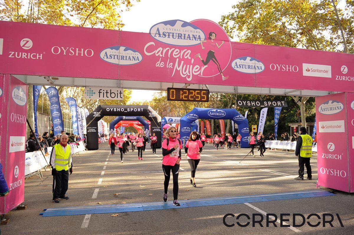 Llegada de la Carrera de la Mujer de Barcelona (ARCO IZQUIERDO 60)