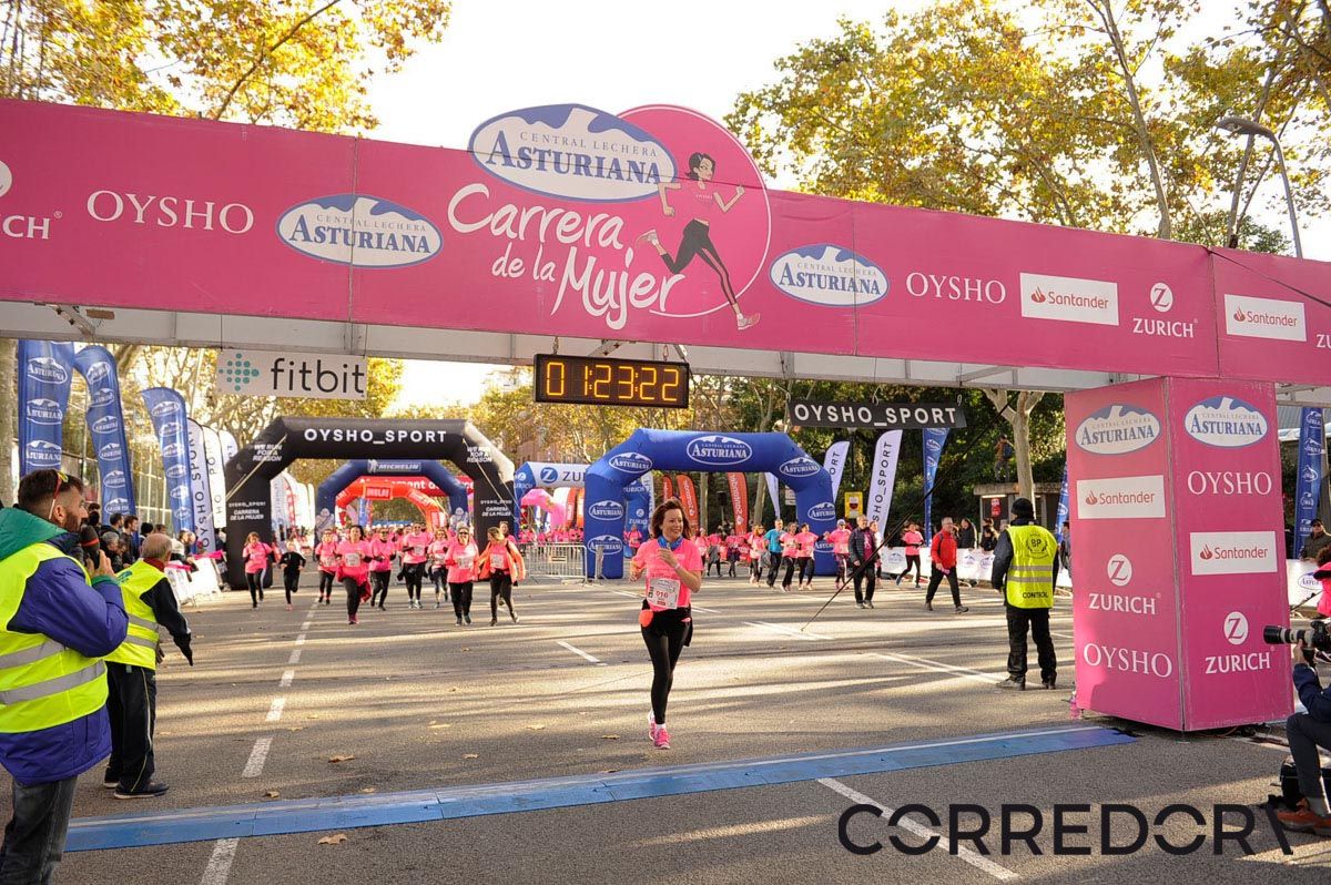 Llegada de la Carrera de la Mujer de Barcelona (ARCO IZQUIERDO 61)