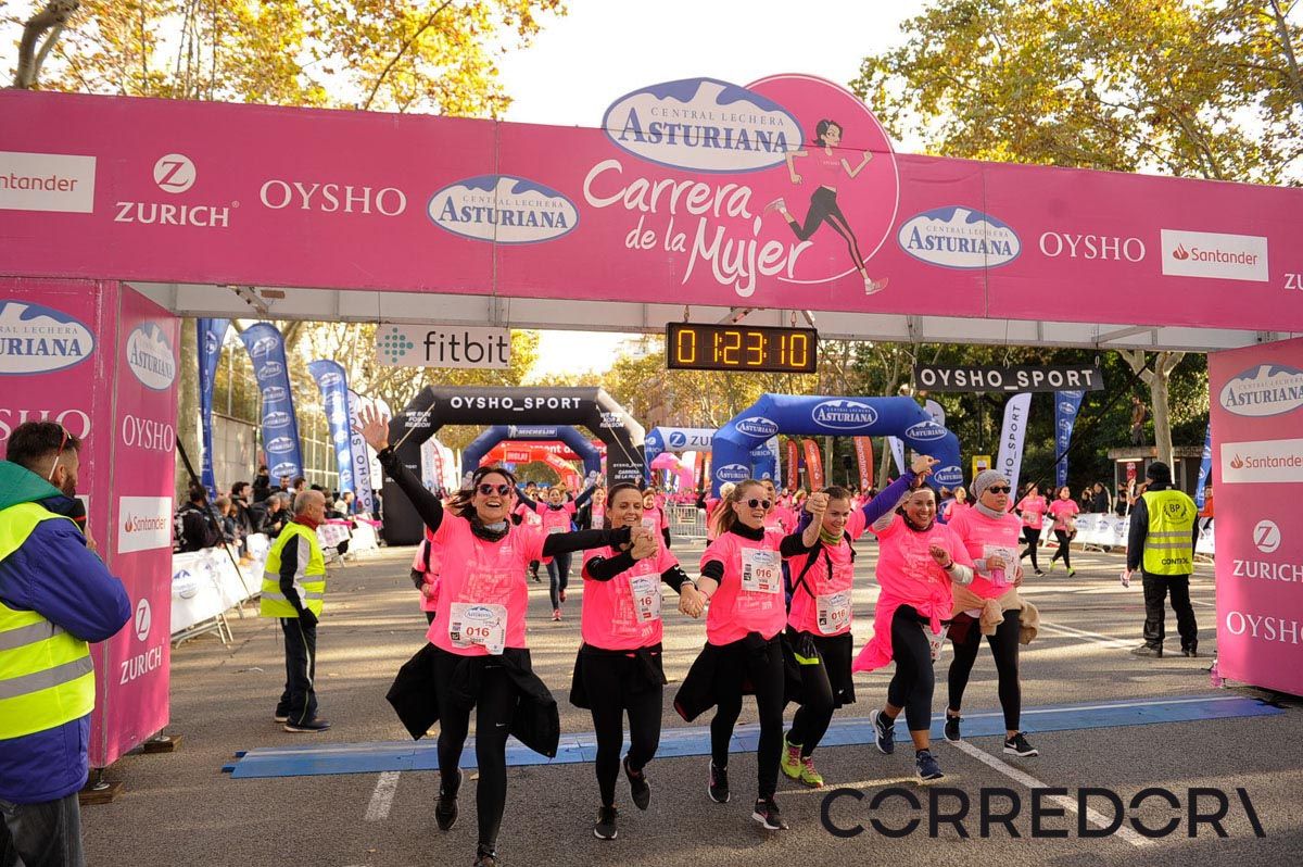 Llegada de la Carrera de la Mujer de Barcelona (ARCO IZQUIERDO 60)